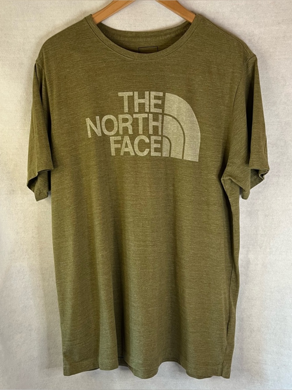 North Face Men's T-shirt Sz XL Olive Green ***flaw***
